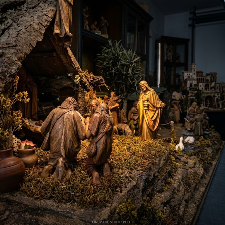 Nacimiento con la Sagrada Familia ante el portal