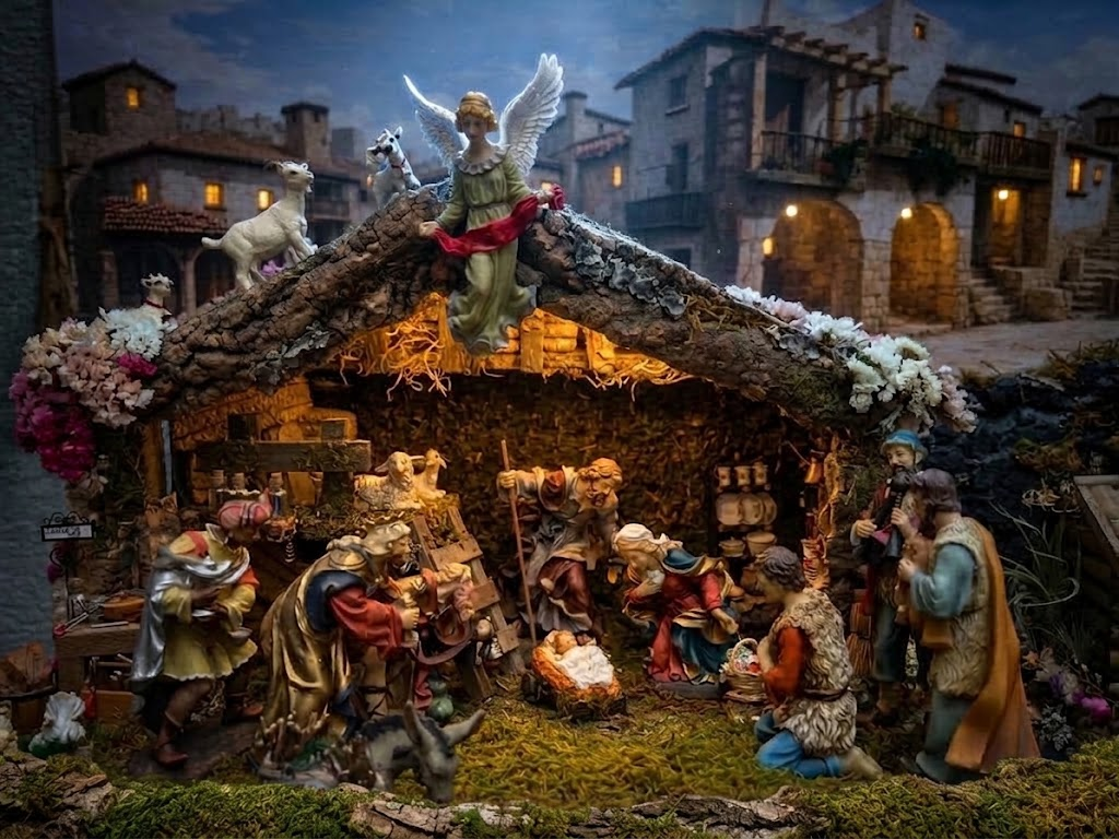 Nacimiento con ángel sobre el portal